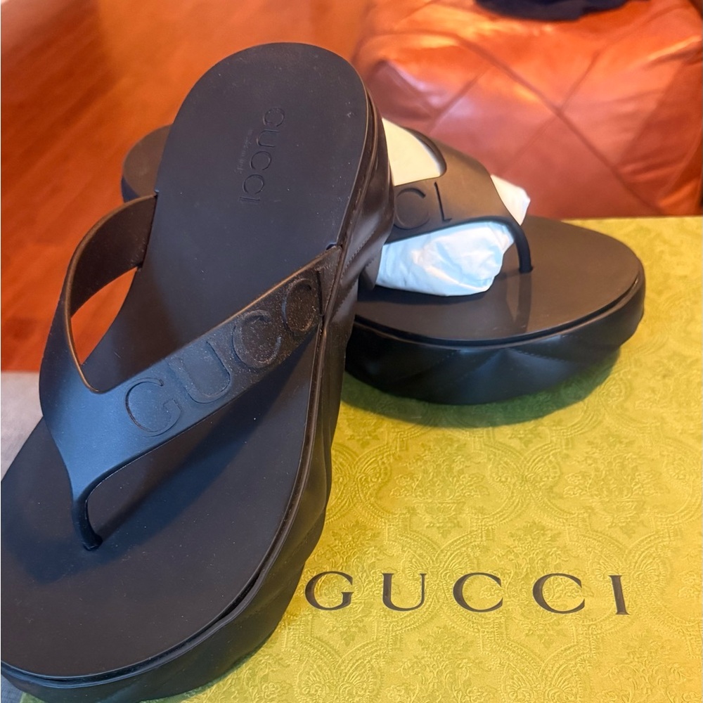 Gucci Thong Black Women's Platform Sandals! NWT AND BOX! Size 41 US size 11